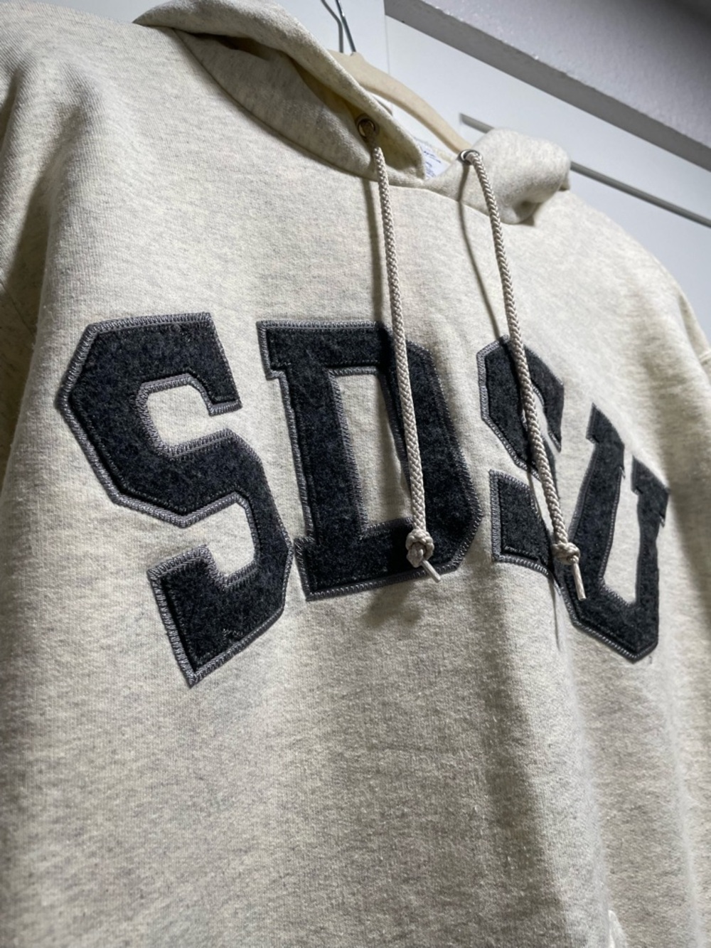 Champion SDSU Classic Twill Hoodie Sweatshirt Heather Oat Light Grey Charcoal - Picture 3 of 13
